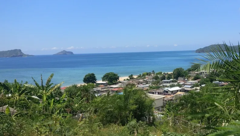 vue de la ville de Nioumachoi et des îlots 
